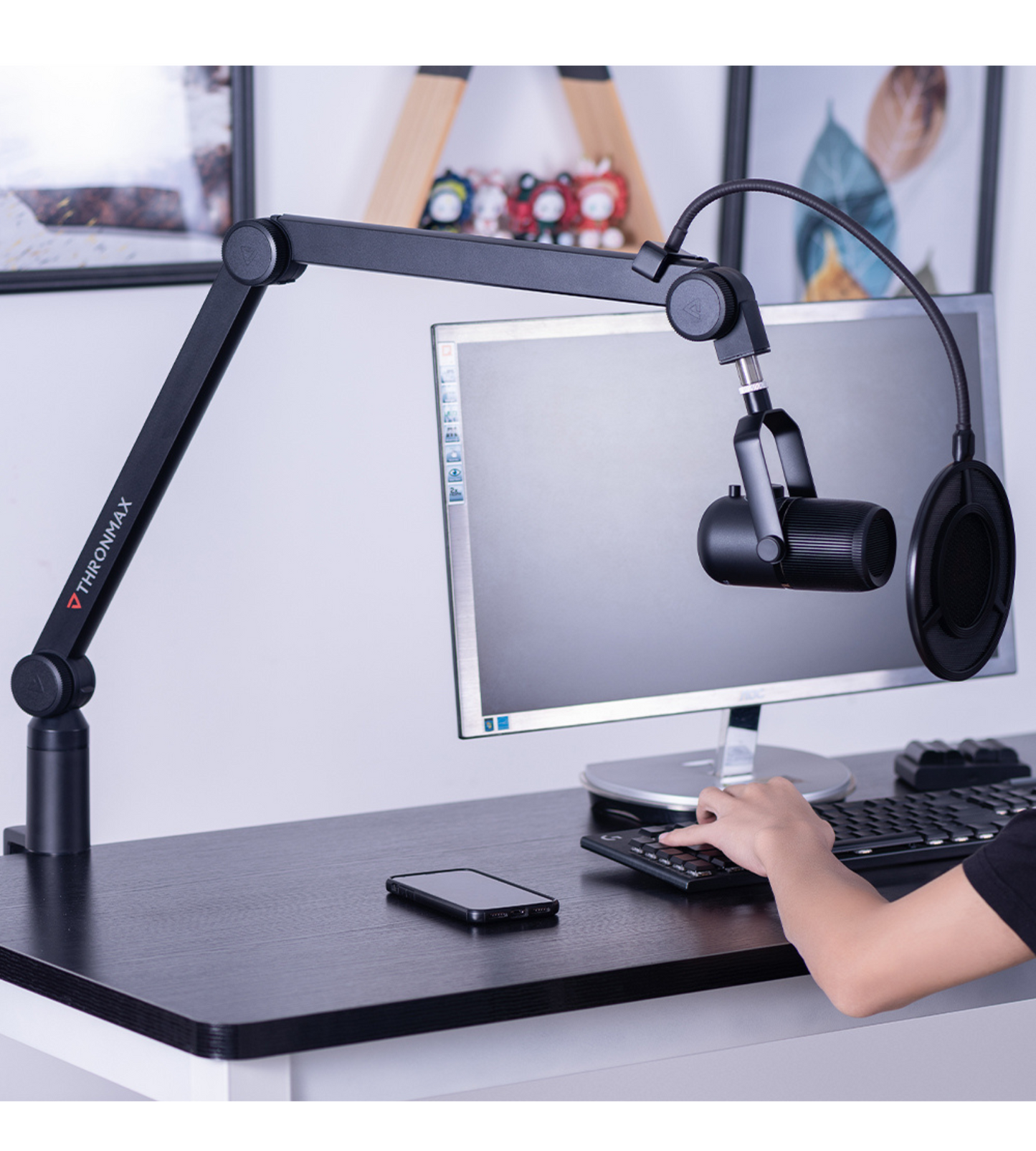 THRONMAX S4 BOOM ARM W/ BLK COLOR